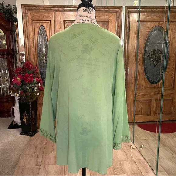 CASLON GREEN V NECK TOP - Picture 2 of 6